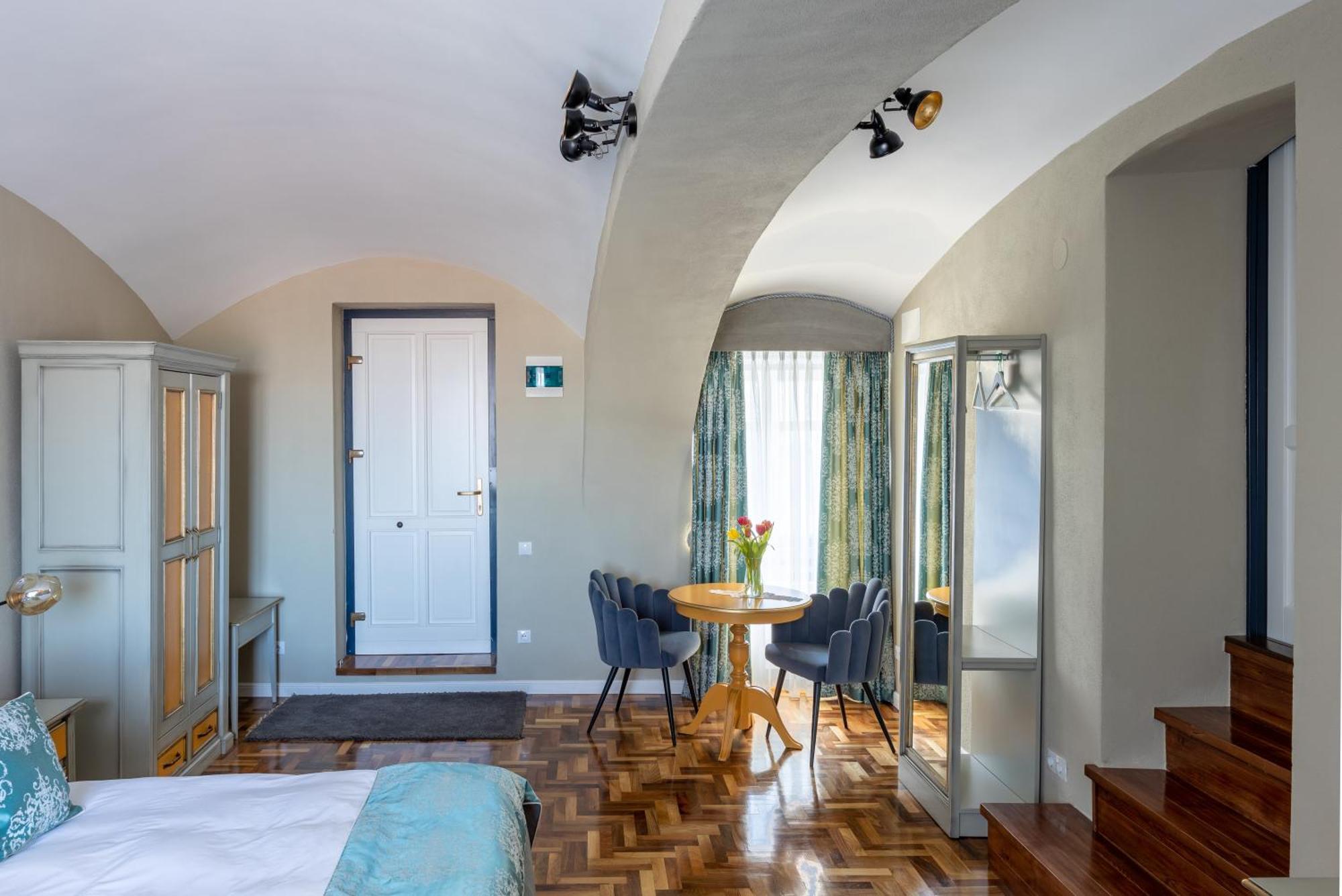 Magister Seven Bed & Breakfast Сибиу Екстериор снимка